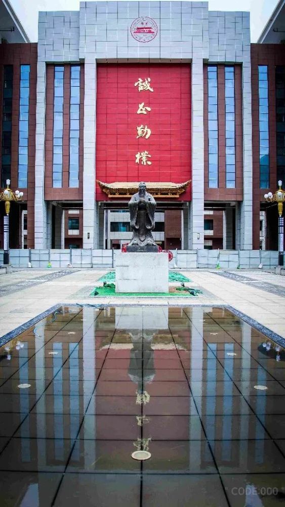 春夏更替,阳光美艳,清风徐徐……在这美好的时节,兰州二中雁滩分校的