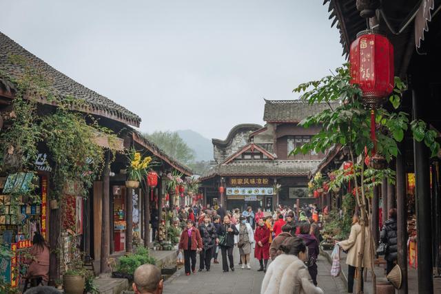 街子古镇，青城山下有一个绝美古镇，来成都都应该看看_腾讯新闻