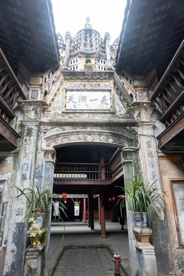 罗家大院建筑群是清代士绅,商家身份,地位,生活的象征和缩影,在四川