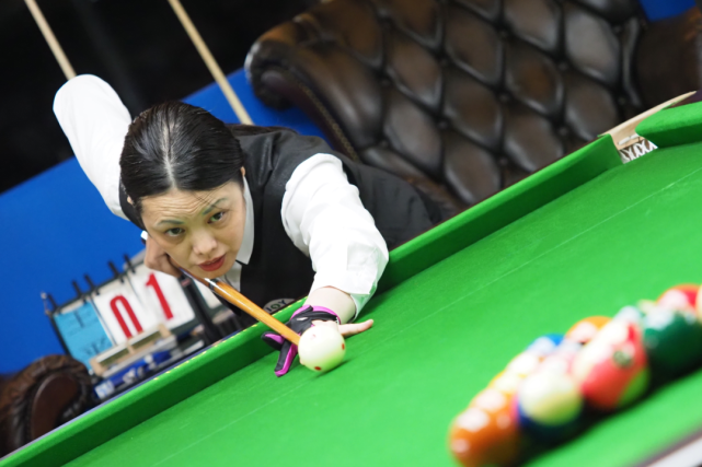 的球友们对她都不陌生,她就是广州球友们口中的"谢老师"——谢国红