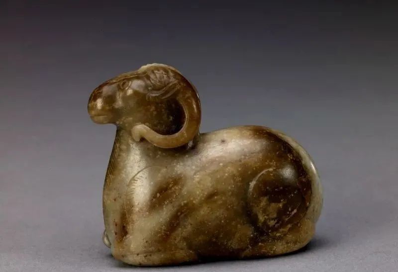 汉 玉卧羊故宫博物院汉 玉卧羊故宫博物院汉 青玉双角兽坠故宫博物院