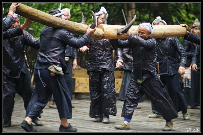 人活动表演,找新娘优美动听的音乐芦笙表演背枪准备表演的岜沙汉子最
