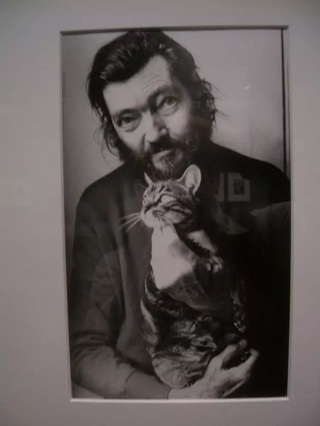 盘点猫奴作家：那些热爱猫咪的文人们啊……