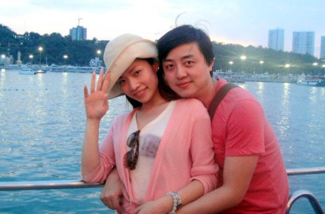 33岁戴刘菲近况曝光，嫁大10岁围棋教练，如今参加富豪寿宴被处罚
