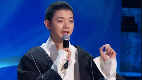 歌手霍尊为成都49中事件发声粉丝不满宣布关站