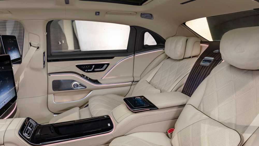 v12四驱奔驰新款s680迈巴赫低调发布