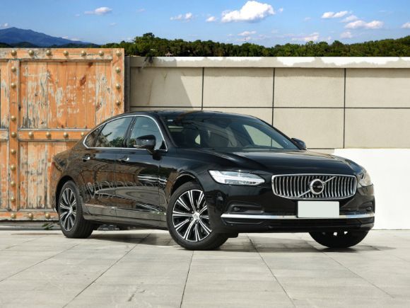 c级车销量排行榜_原创4月高端轿车销量排行榜出炉,奔驰C级第一,宝马3系被踢出榜单