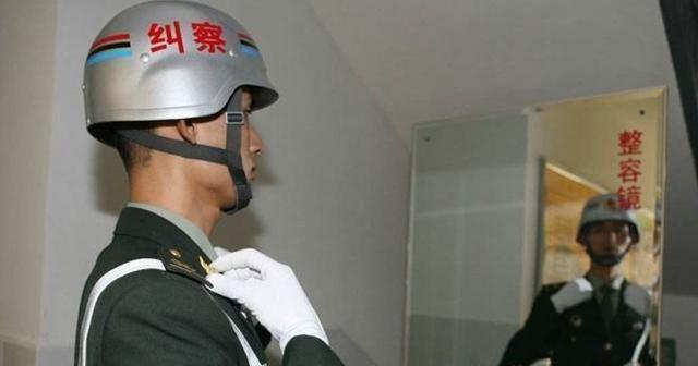 但像纠察这类兵种,除同属于纠察的战友外,很少有别的部队朋友,其都不