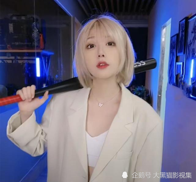 咬米素颜曝光引热议,为自证颜值cos罗宾,却因过度p