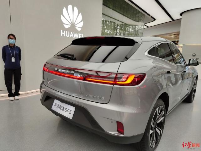 首次开箱续航1000公里零百加速468秒的华为汽车