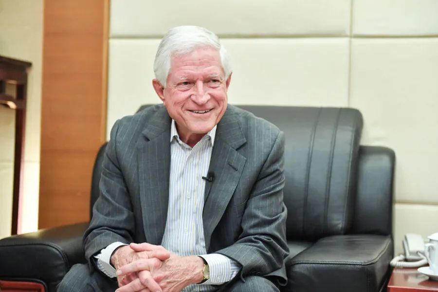 "麦肯锡荣休董事彼得·沃克(peter walker)说.