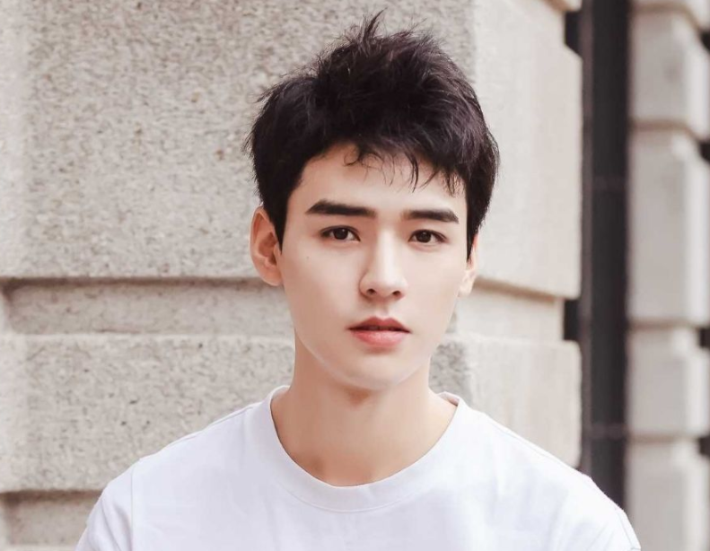 龚俊毕业旧照有多帅气看到正脸颜值后这个笑容还是熟悉的憨憨