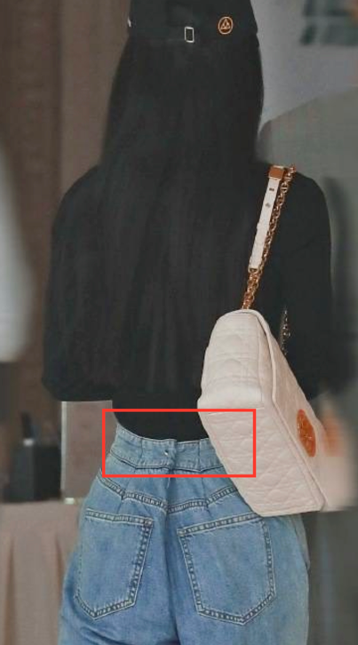 赵丽颖近照好瘦穿牛仔裤用别针卡裤腰离婚后美出新高度