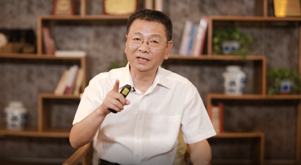 同时,翟双庆教授在中医药知识文化科普方面也是行家.