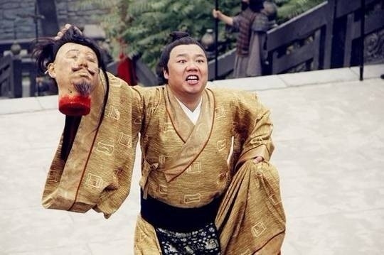 朱元璋对大臣说:带你儿子首级来见 大臣:给你!说完拔剑自刎