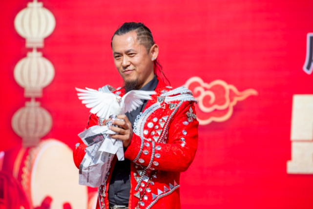 奇幻魔术师韩晓峰的激情抗疫故事