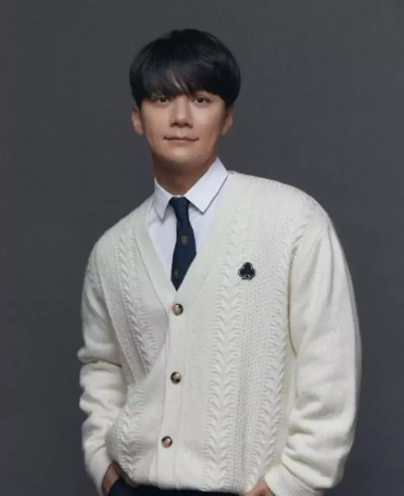 水晶男孩李宰镇41岁升格当人夫