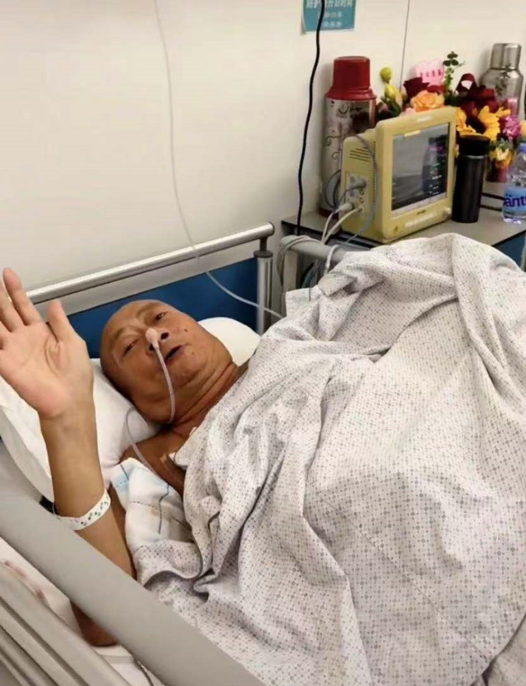 印小天爸爸因癌症去世最后一面难掩憔悴生前心愿未了抱憾而终