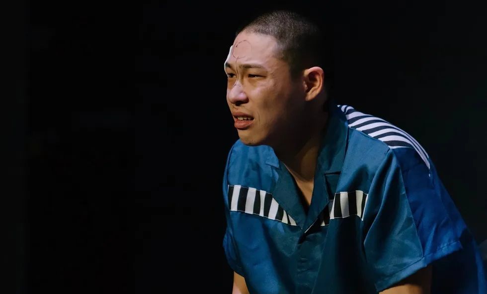 在录制《鸡兔同笼》参赛视频前,刘添祺剃了一个板