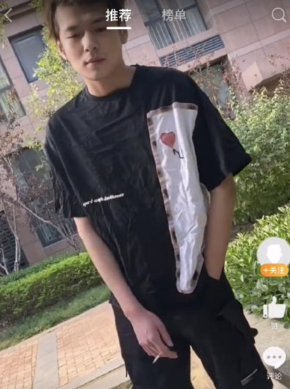 5月13日,多个网友发布视频,内容都是演员盛英豪殴打前女友的画面.