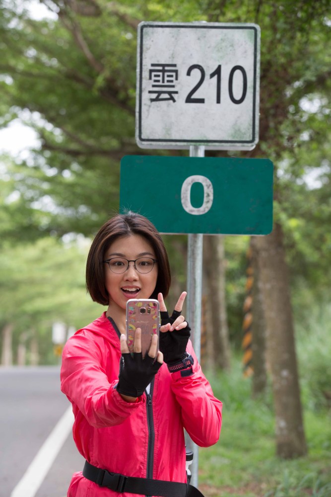 转弯之后张庭瑚当地头蛇带颜卓灵柏智杰逛夜市排队买鸡排