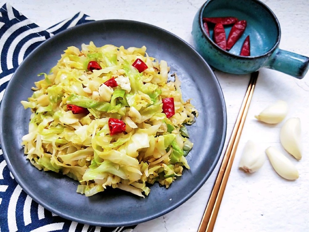 10分钟就做好的快手清炒包菜简单美味每次做都吃光