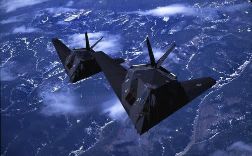 美国51区藏着什么秘密?为何在上空设置禁飞区,也不让任何人靠近