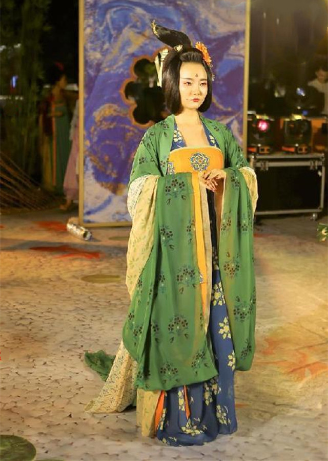 绿色是原谅色在宋朝绿色是身份地位的象征女子出嫁也穿绿色