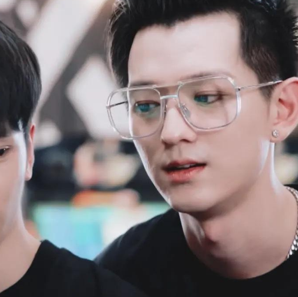 谁都知韩商言换个妆发是河神却不知grunt卸妆是男团里的他