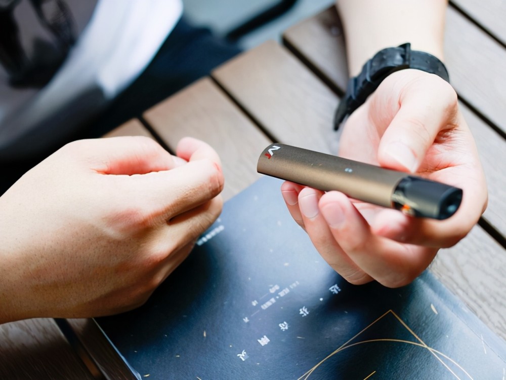 新式电子烟究竟能否戒烟别盲目乐观它给健康带来的危害并不小