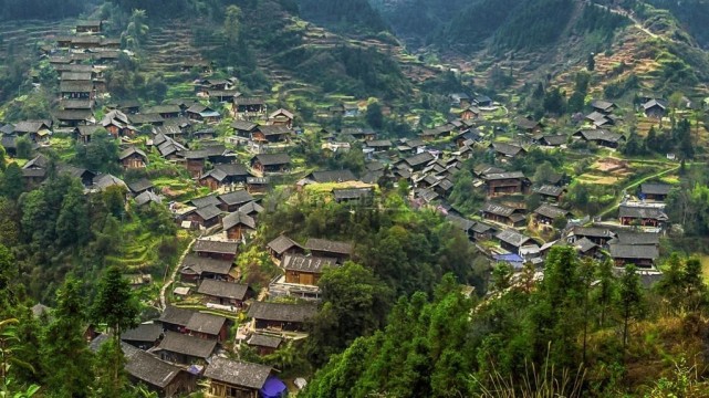 湘西打造"小千户苗寨" 当地居民善"武术"|苗寨|金寨|吕洞山镇|张家界