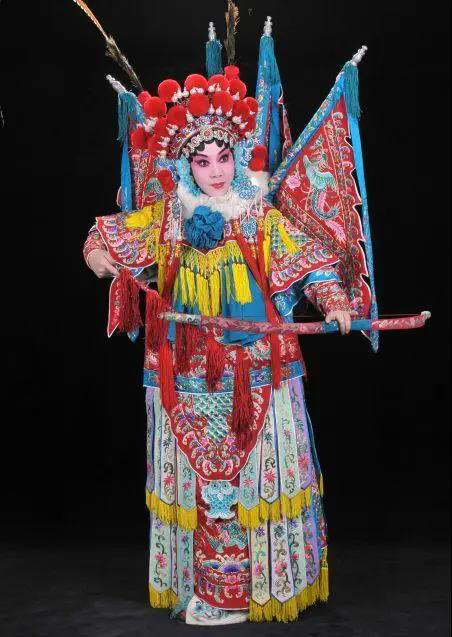 中国京剧衣箱》)▲下甲里(穿在下甲下面的里子)(图片选自《中国京剧衣