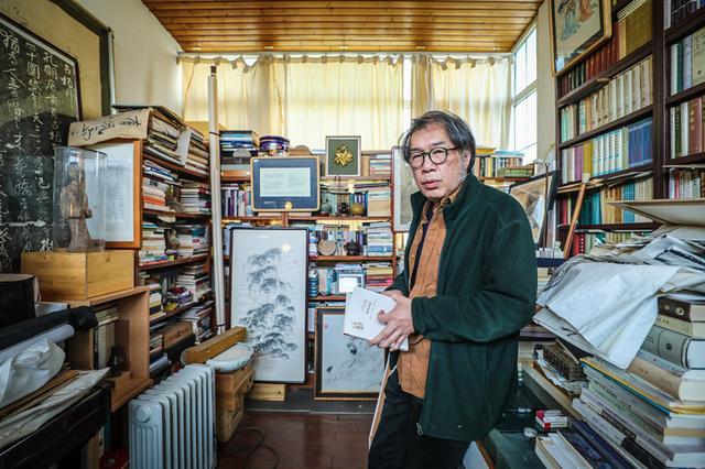 15岁上北大的天才少年,19岁成名校教授,25岁却卧轨自杀