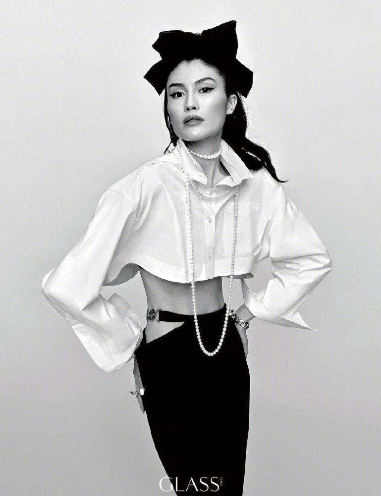 何穗复古泳装大片