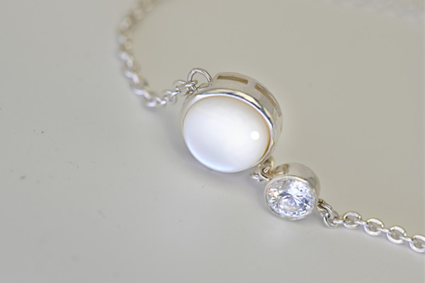 时髦减龄的贝母首饰好看高级不撞款