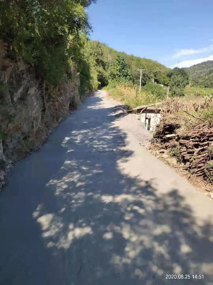 龍泉寺鄉八巖村大路連小路走出幸福路