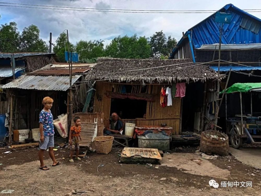 在仰光,曼德勒等地的城市边缘,都有一些贫民区.