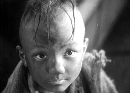 三毛流浪记三毛拾荒3个月凑齐108张烟牌最后换来的奖品很讽刺