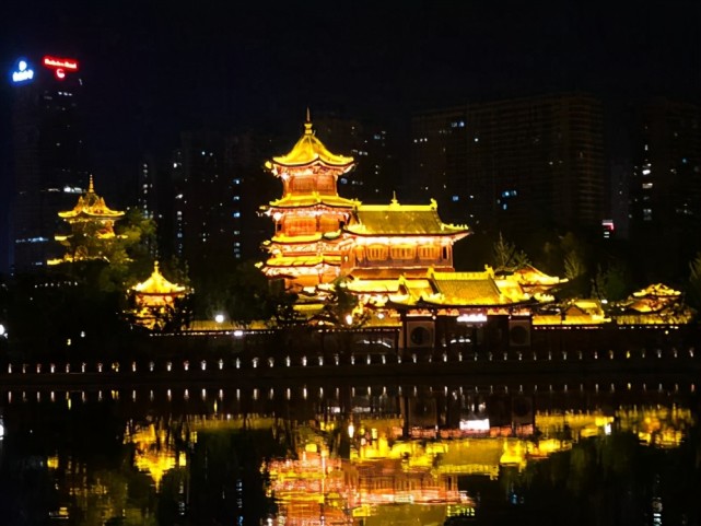 太原迎澤公園夜景