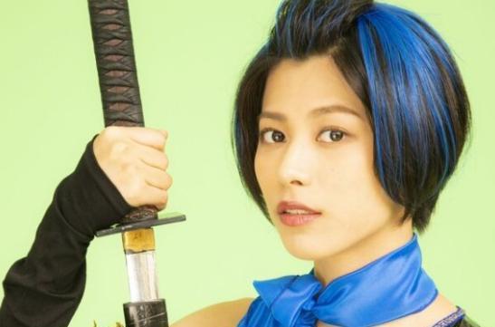 这妹子应该是致敬的迪迦中的丽娜,当然肯定不是女主,或者说还有点新城