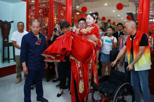 共享联盟东阳站胡扬辉摄后来,陈勇对父母说了自己想和孙叶航结婚的