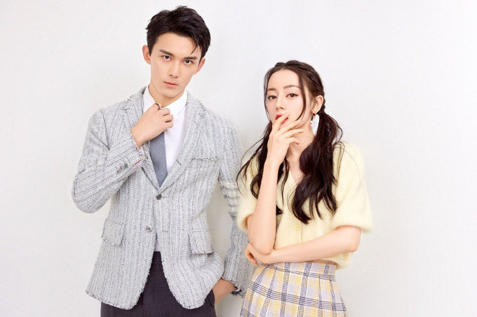 歌隼最后一次售后!迪丽热巴吴磊拍现代装写真,对视搭配氛围好甜