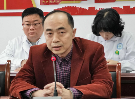 据了解,周建东毕业后就进入上饶市人民医院脑外科工作,2012年调任广丰