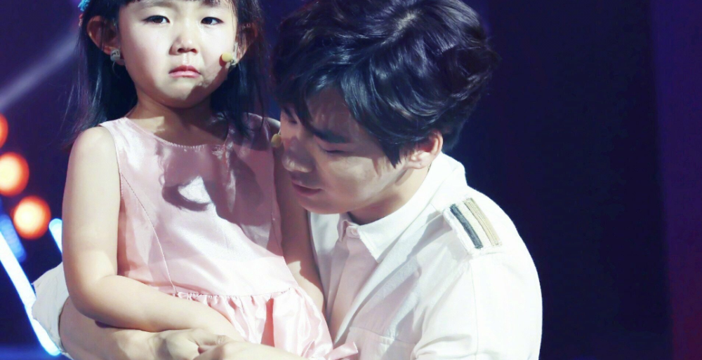 李易峰听到自己有女儿粉的反应粉丝谁不想被哥哥抱被他挽着头发