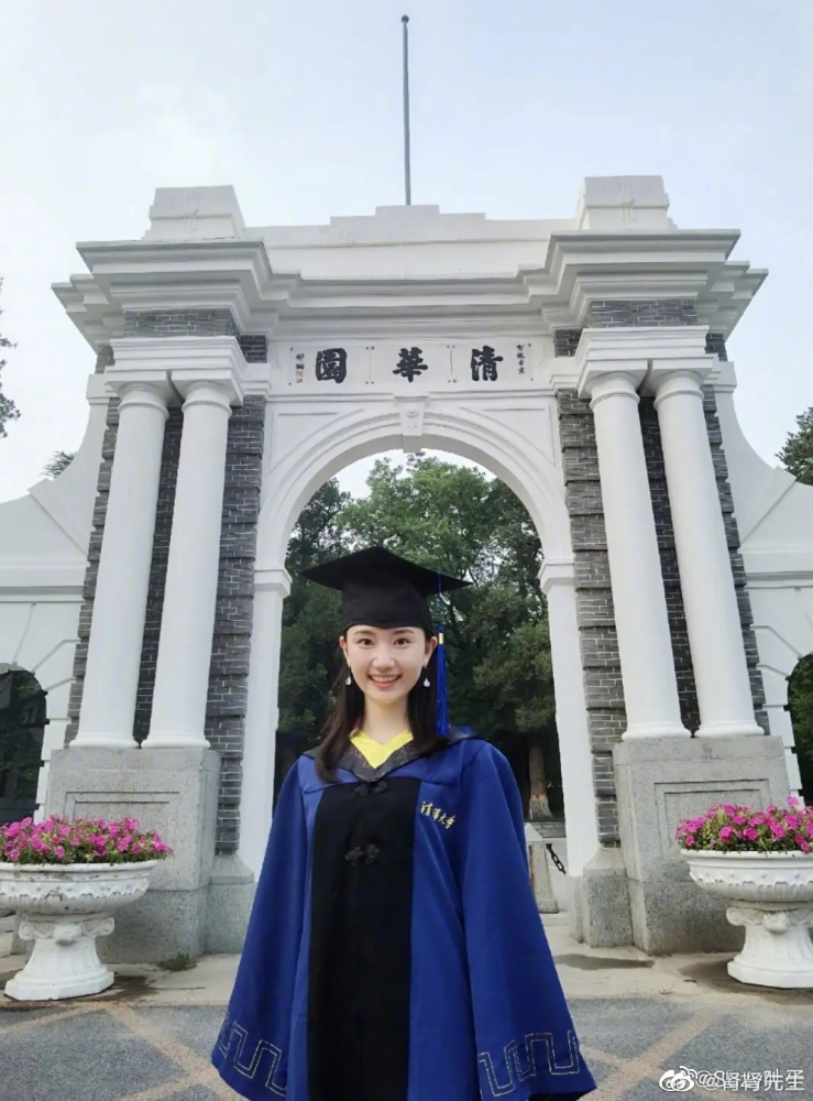 退出娱乐圈后她们一个上了清华另一个上了北大