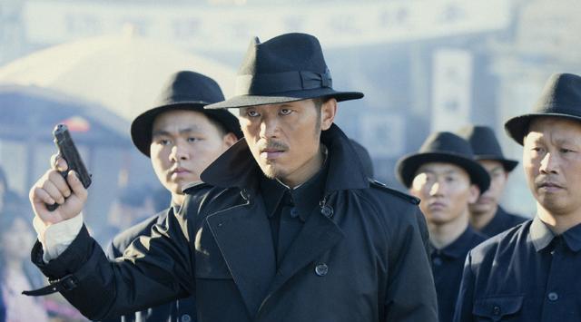 《绝密使命》接近尾声:护送洋大叔险象环生,赖寿章遭软禁_腾讯新闻