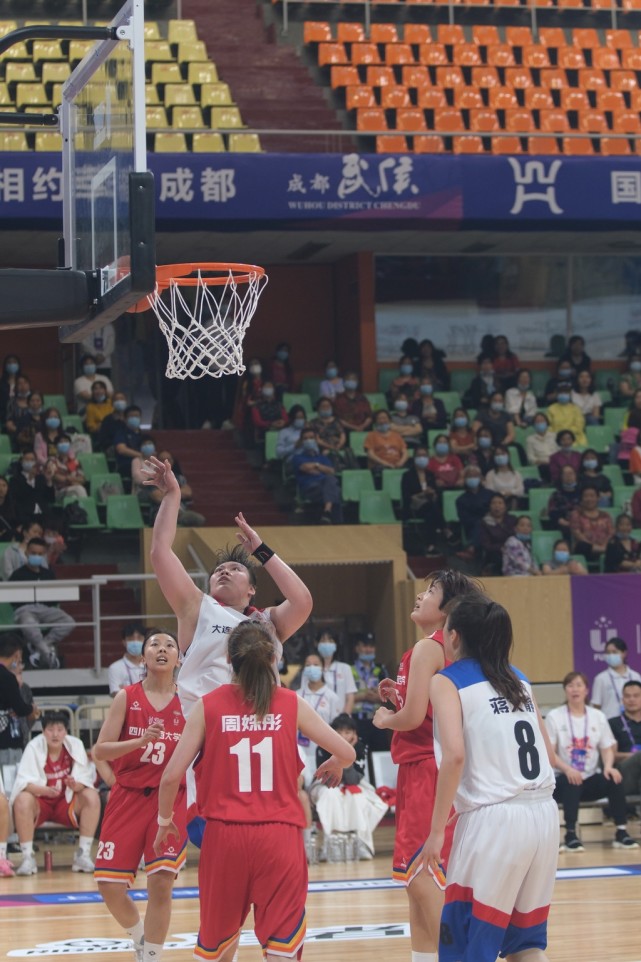 cuba女子24强赛鸣哨 "东道主"四川师大女篮豪取两连胜