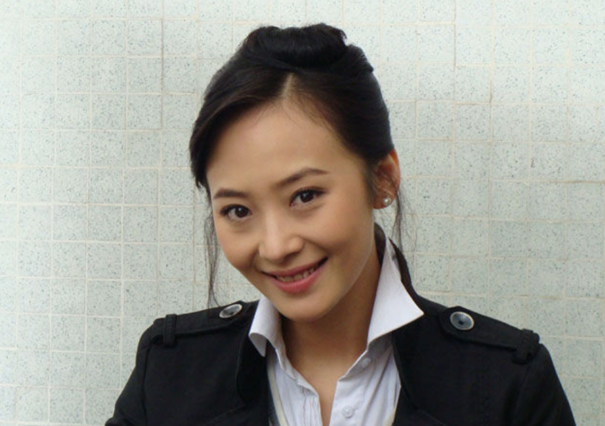 《八零九零》中两位80后的女星：曲姗姗中戏毕业，刘羽琦模特出道_腾讯新闻