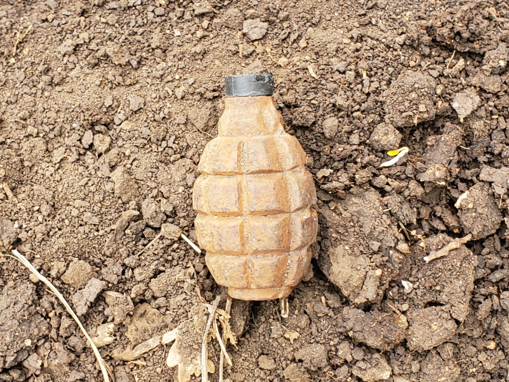 黑龙江省一村民发现抗战年代遗留手雷_腾讯新闻