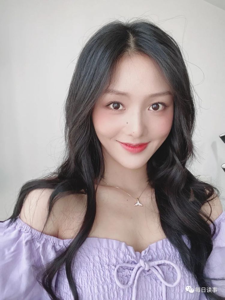 女主角李牧芸疑似华太太杀青剧照杀青剧照经典何家劲版的华英雄